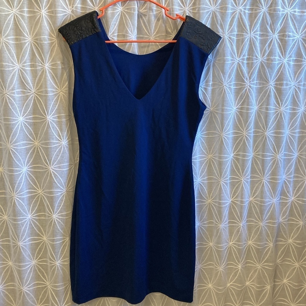 NWT Guess Bodycon Dress - Picture 6 of 12